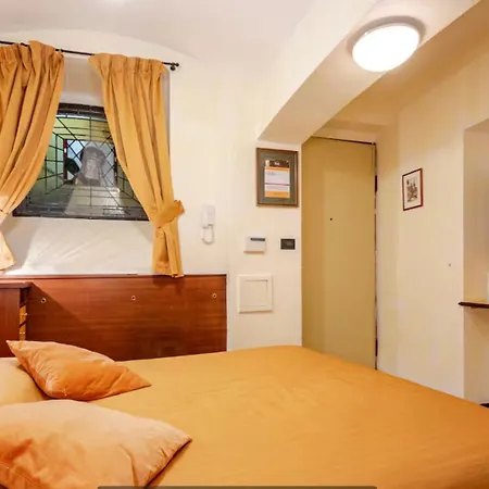 Tynska Apartment *